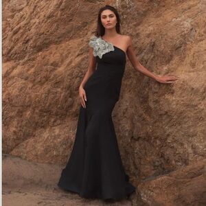 Mac Duggal Elegant Black Maxi Dress with Silver Floral Accent